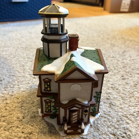 Dept 56 New England Village Series Woodbridge Town Hall 56.56670 56670 Christmas - Picture 7 of 8